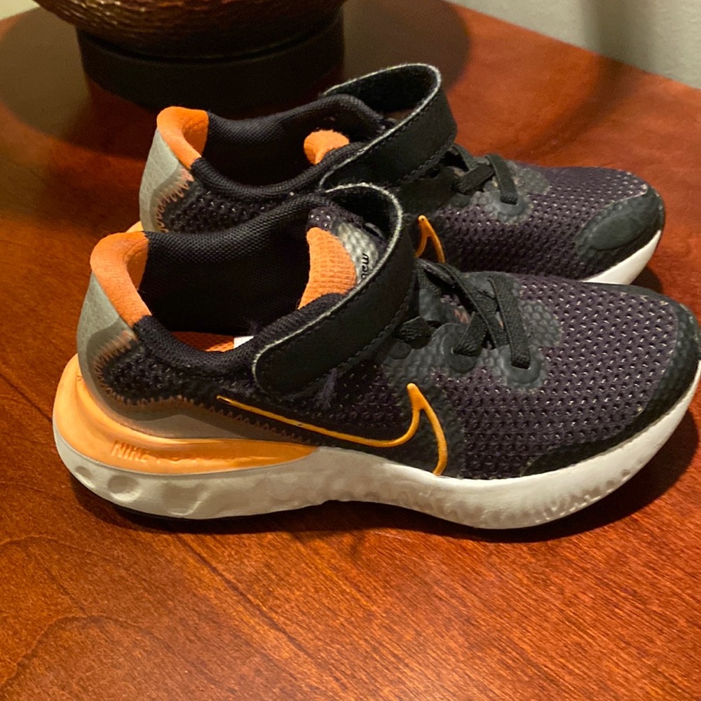 Boys Nike tennis shoes